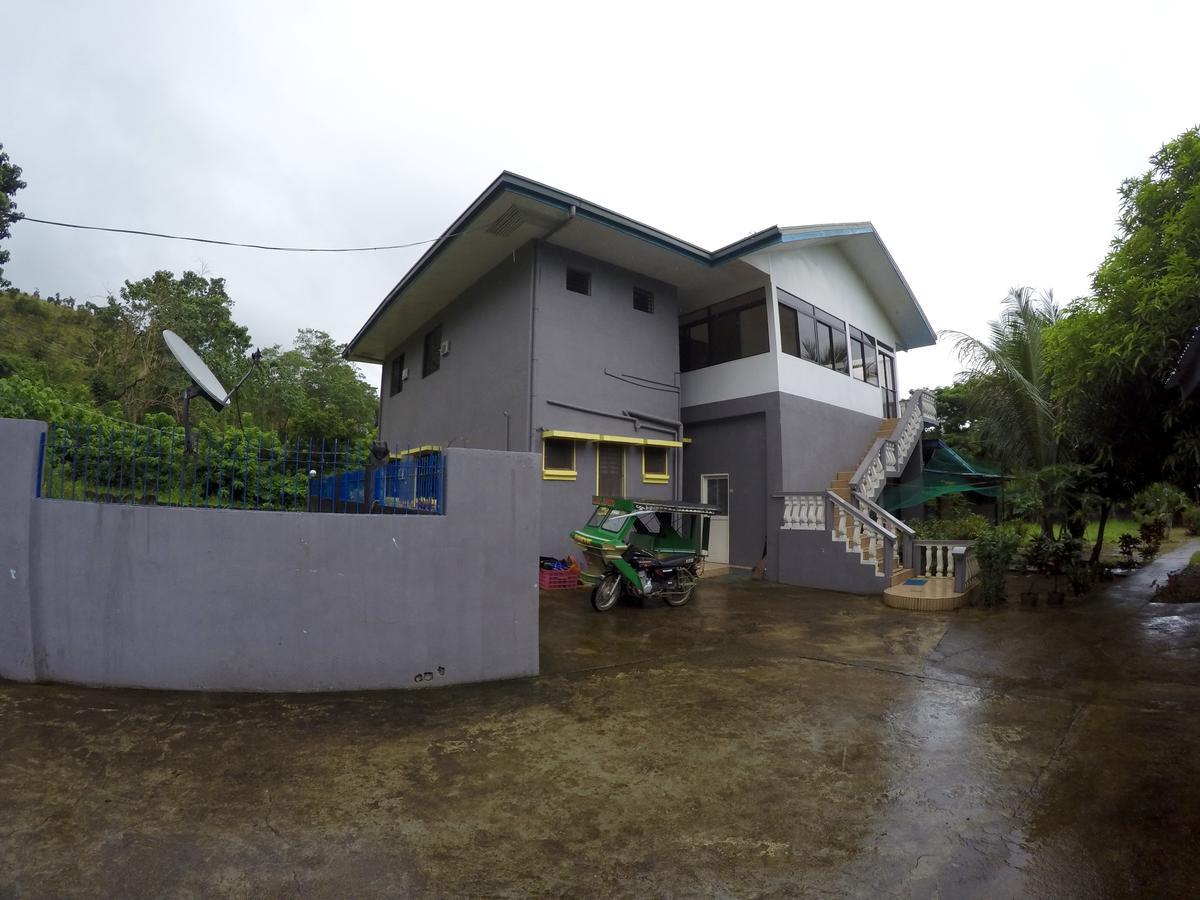 Fat Monkey Hostel Coron Exterior foto