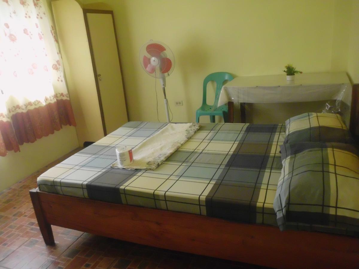 Fat Monkey Hostel Coron Exterior foto