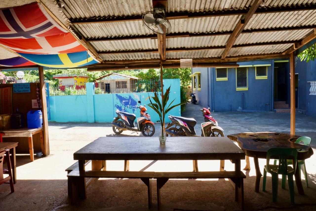 Fat Monkey Hostel Coron Exterior foto