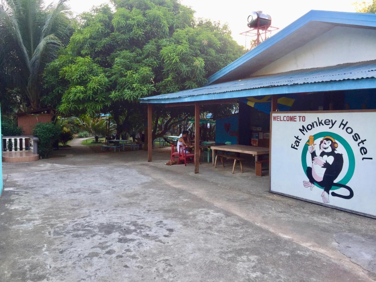Fat Monkey Hostel Coron Exterior foto