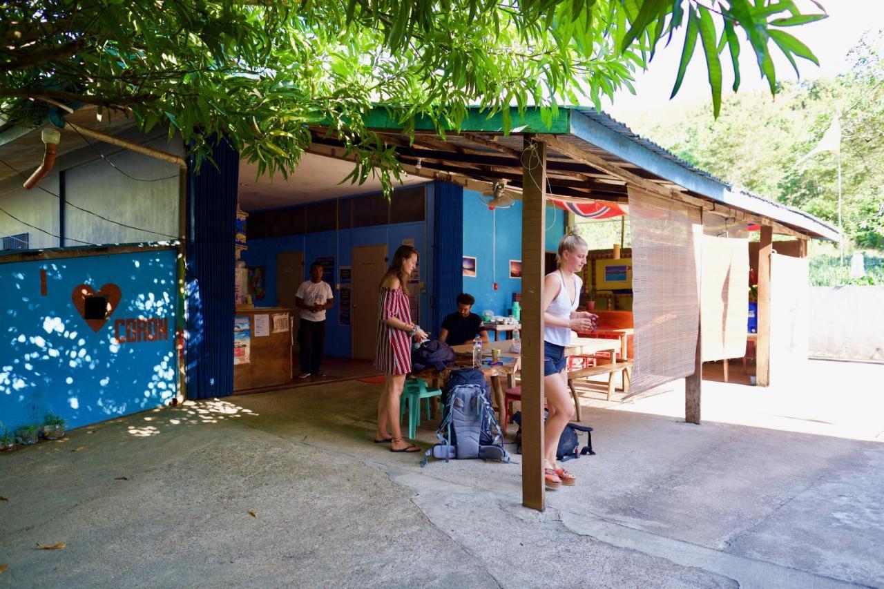 Fat Monkey Hostel Coron Exterior foto
