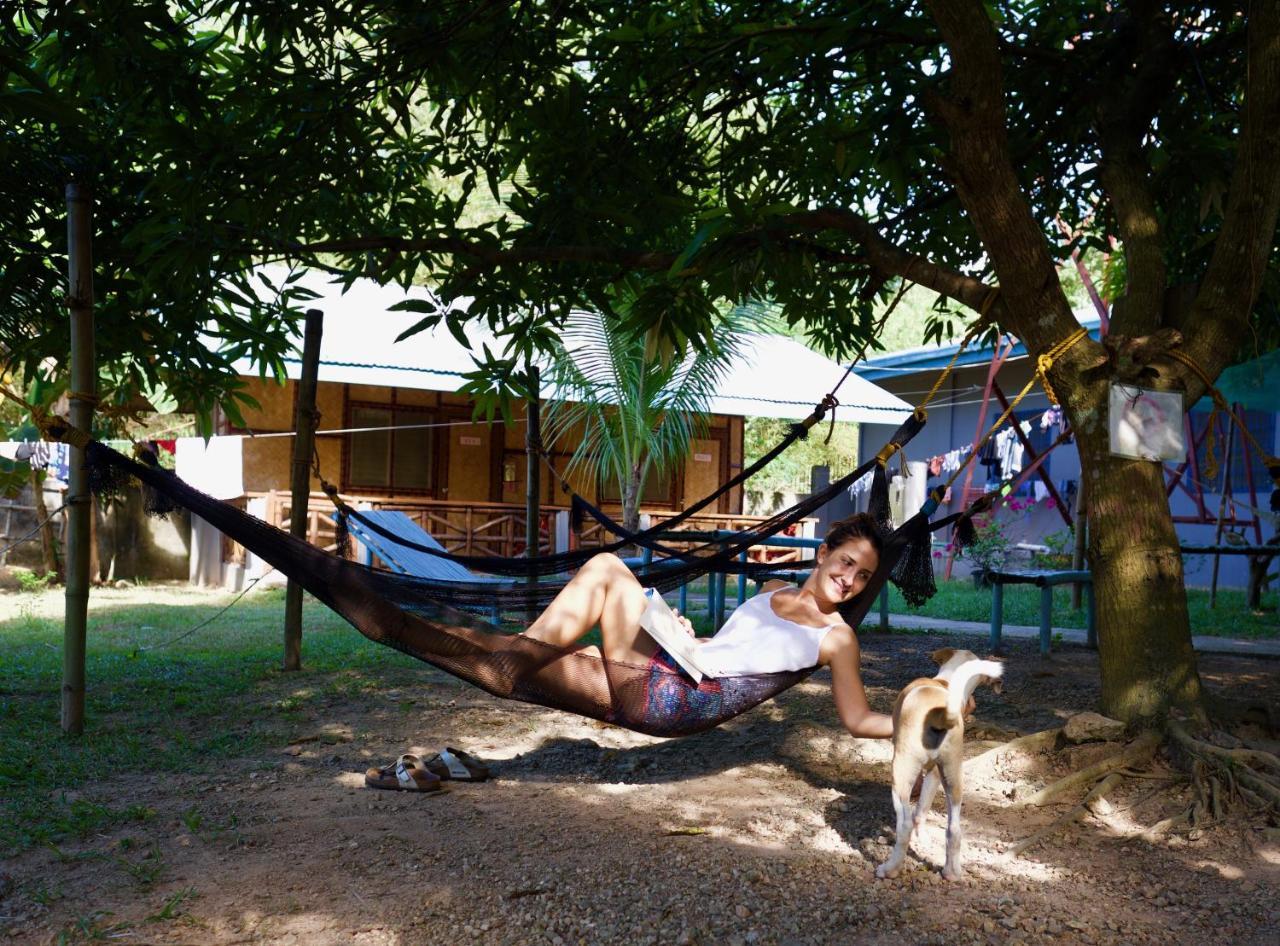 Fat Monkey Hostel Coron Exterior foto